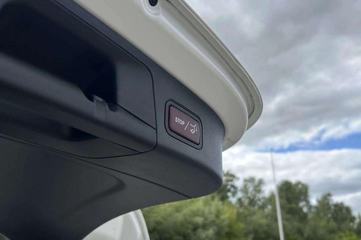 Hvid Mercedes EQA 250+ fra 2025