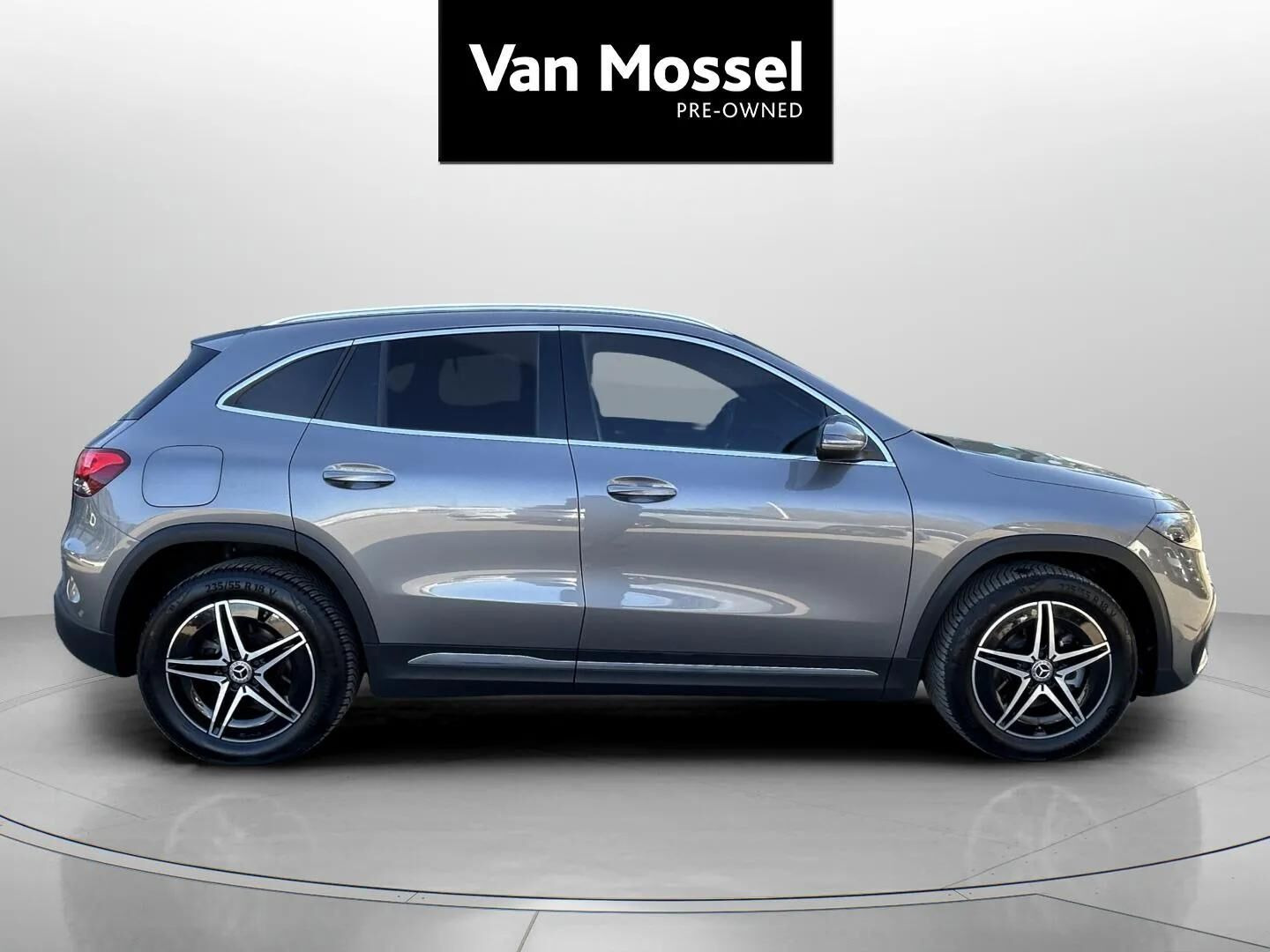 Grå Mercedes EQA 250+ fra 2024