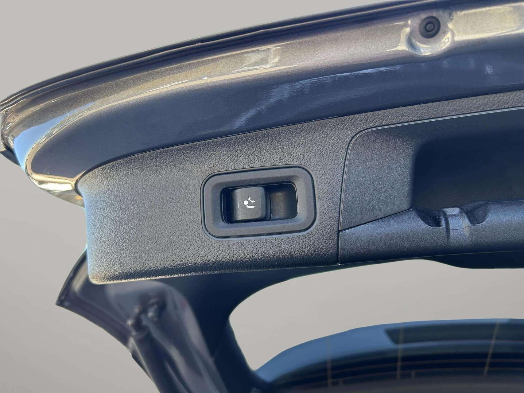 Grå Mercedes EQA 250+ fra 2024