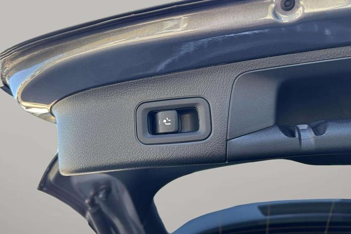 Grå Mercedes EQA 250+ fra 2024