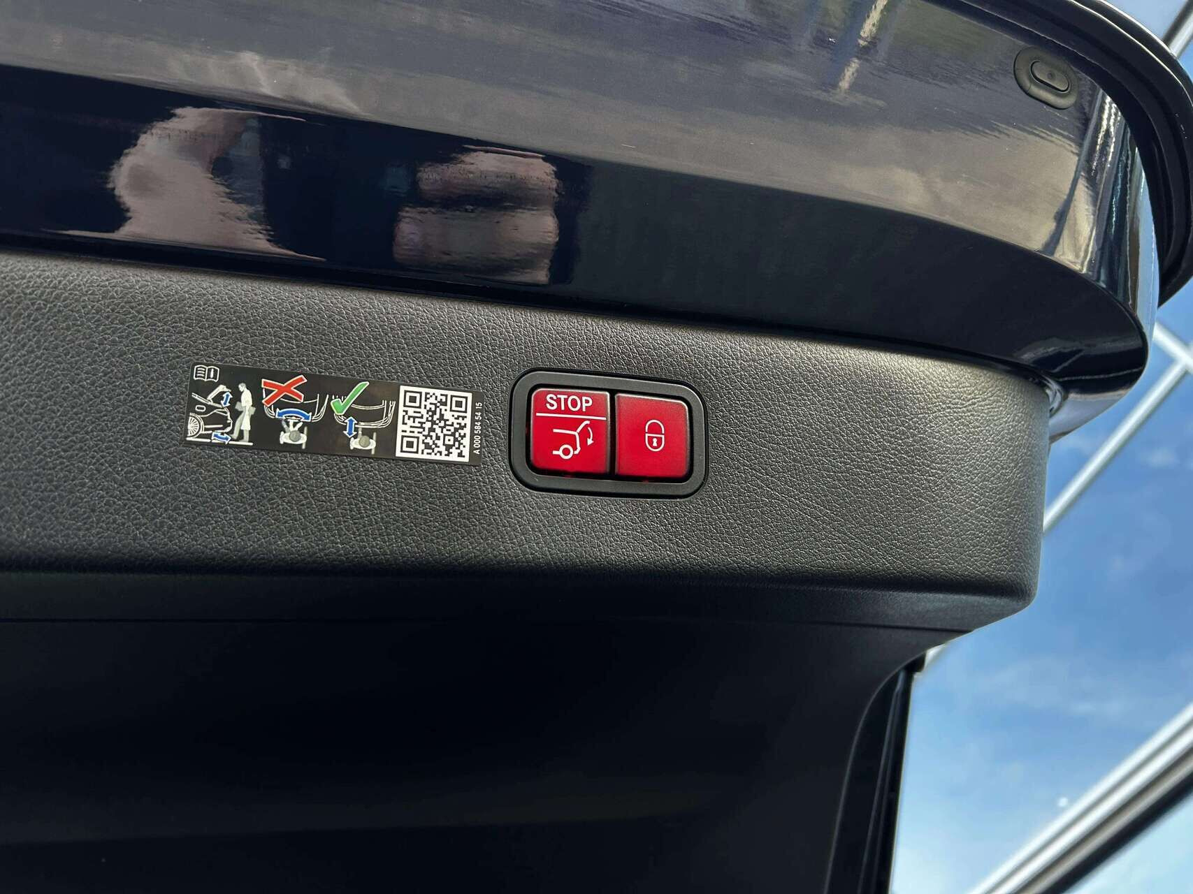 Blå Mercedes EQS 450+ fra 2023
