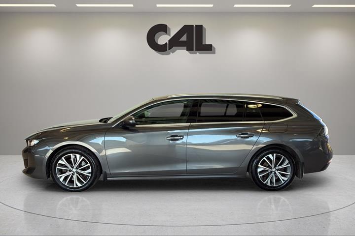 Grå Peugeot 508 fra 2021