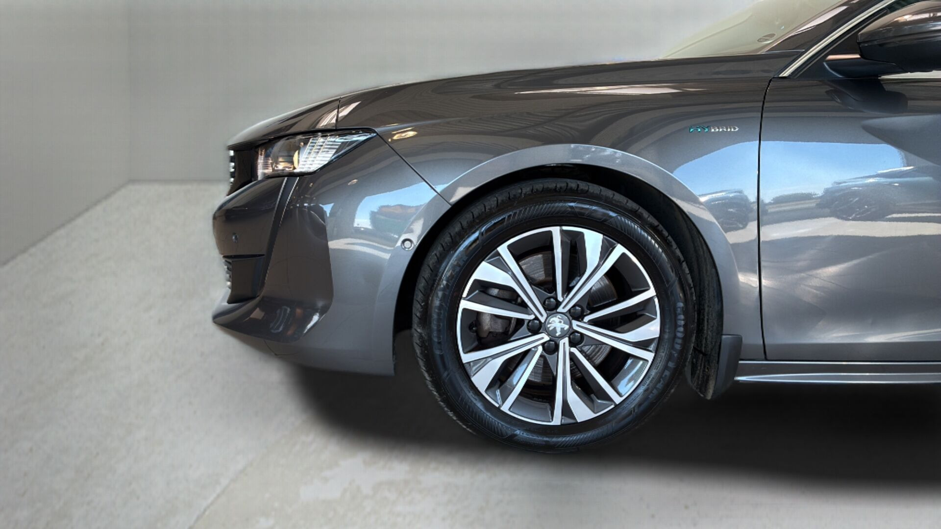 Grå Peugeot 508 fra 2021