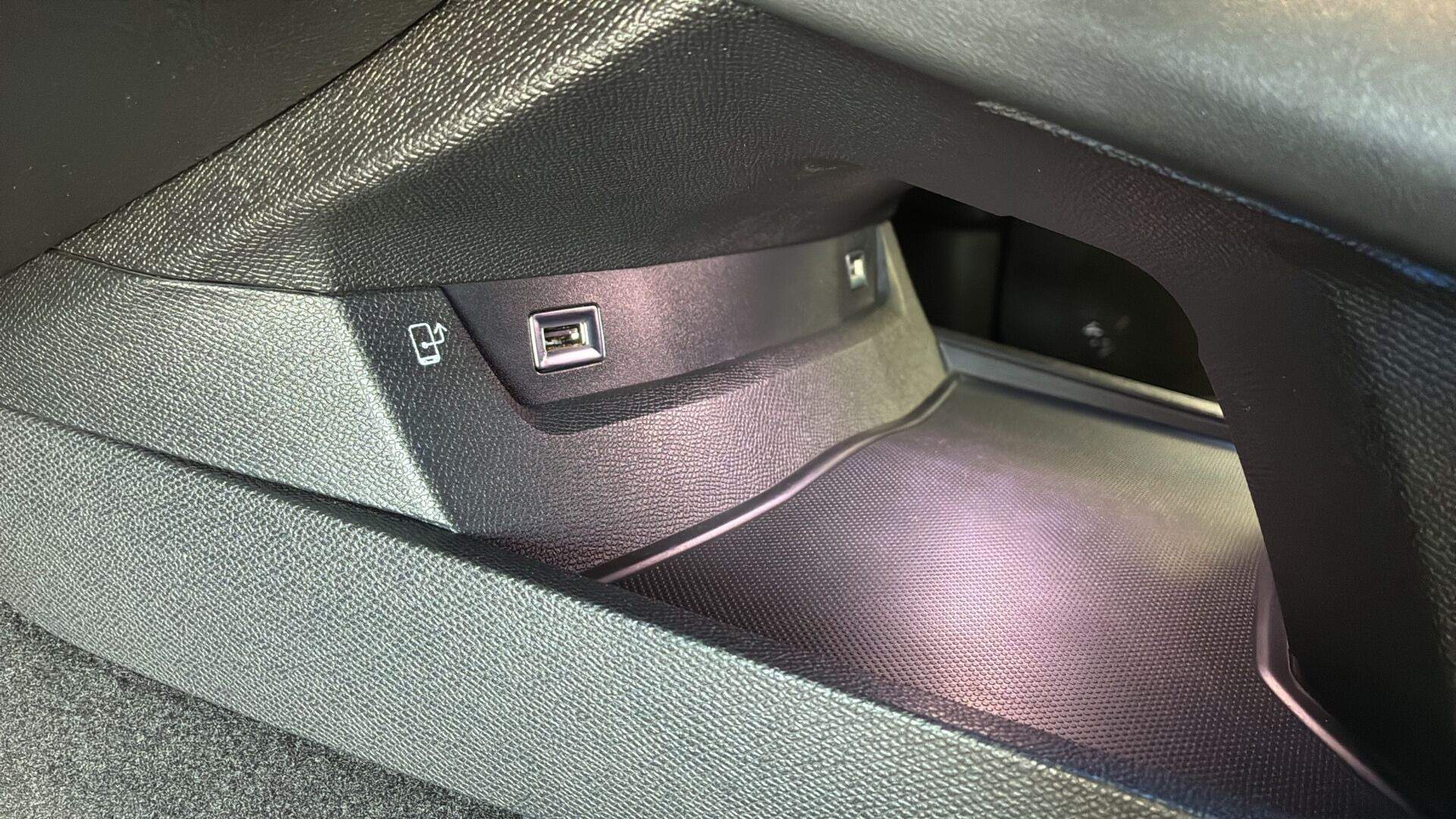 Grå Peugeot 508 fra 2021