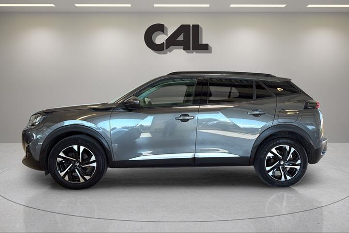 Grå Peugeot 2008 fra 2021