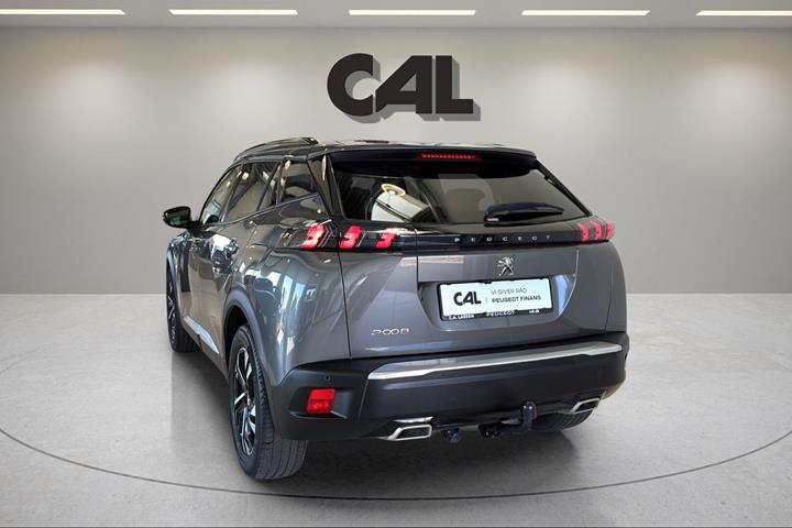 Grå Peugeot 2008 fra 2021