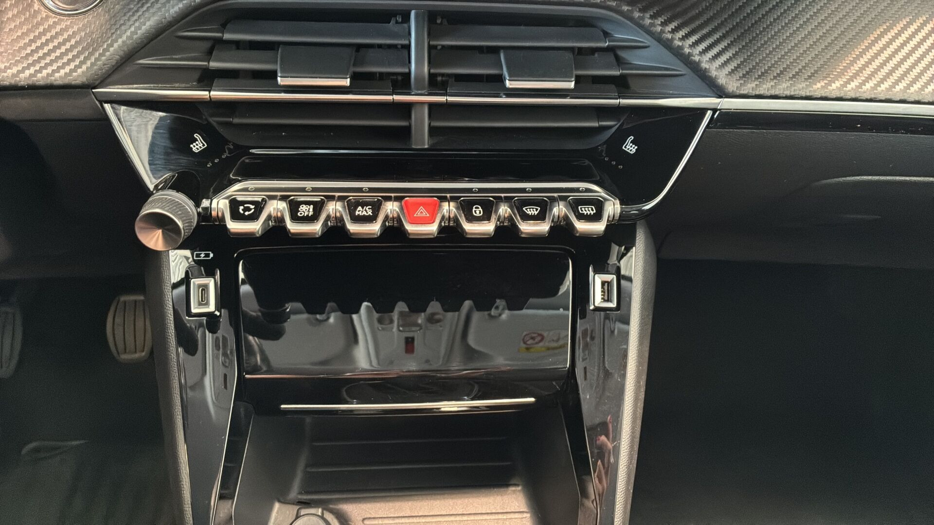 Grå Peugeot 2008 fra 2021