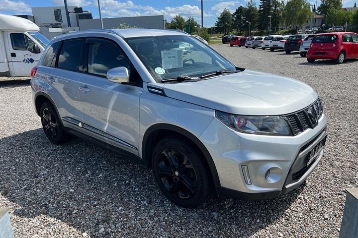 Sølv Suzuki Vitara fra 2017