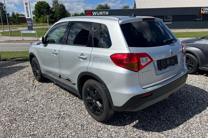 Sølv Suzuki Vitara fra 2017