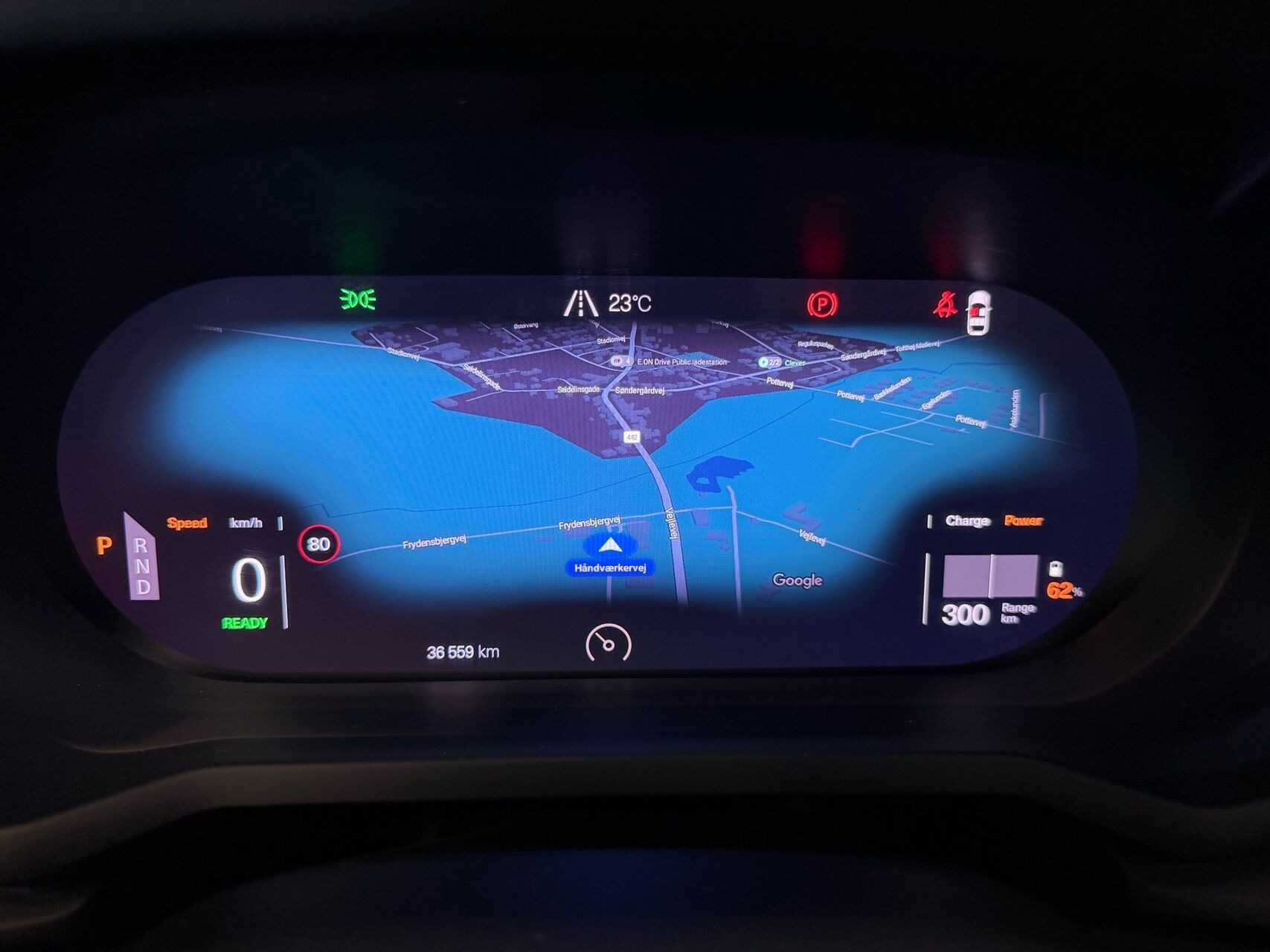 Blå Polestar 2 fra 2024