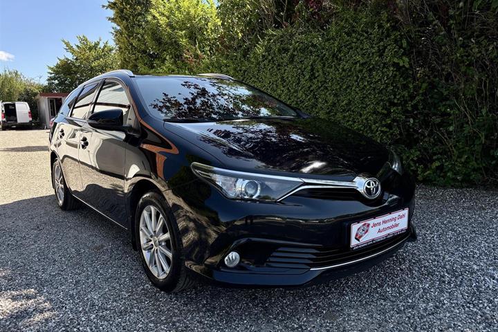 Sort Toyota Auris fra 2017