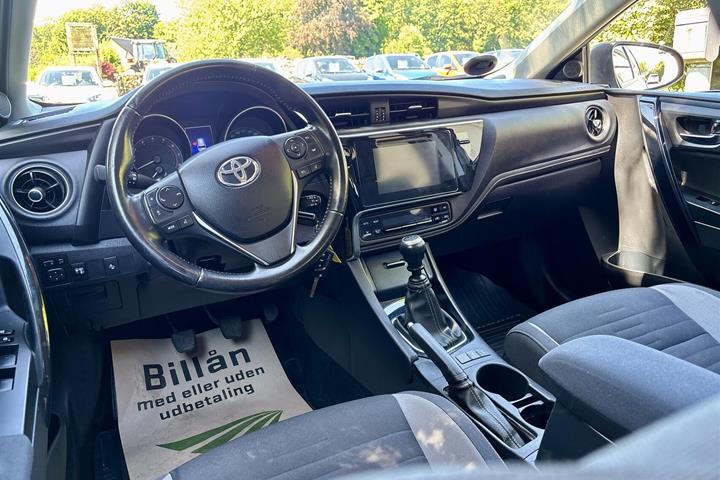 Sort Toyota Auris fra 2017