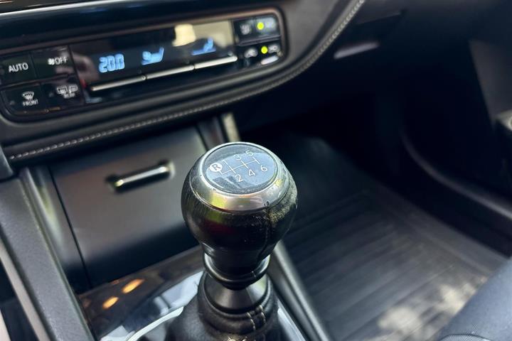 Sort Toyota Auris fra 2017
