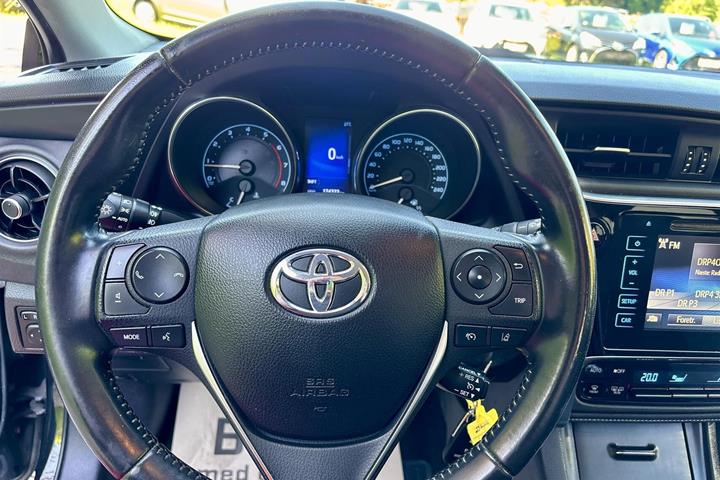Sort Toyota Auris fra 2017