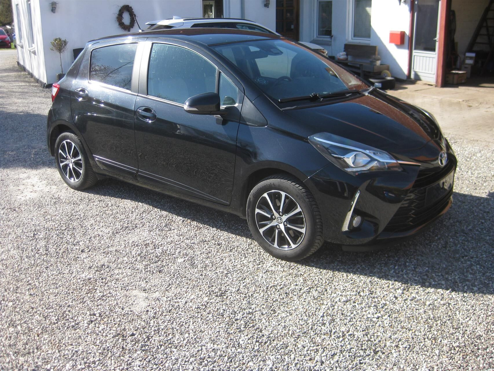Sort Toyota Yaris fra 2018