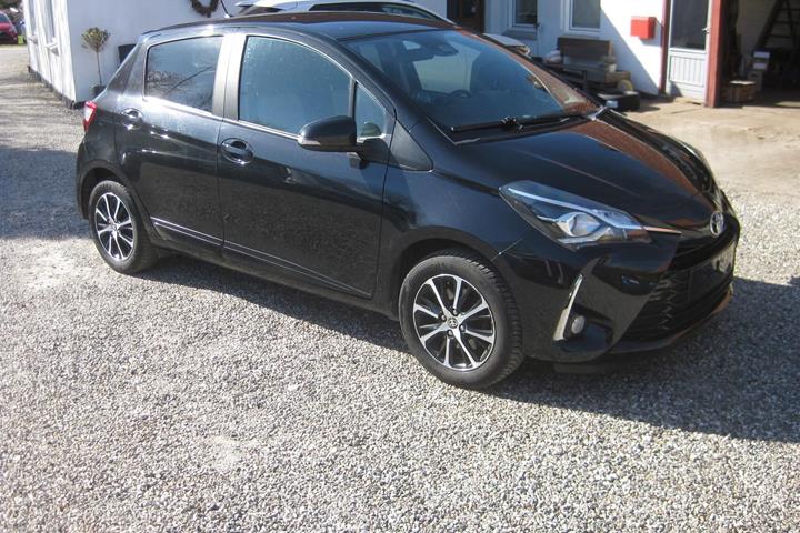 Sort Toyota Yaris fra 2018