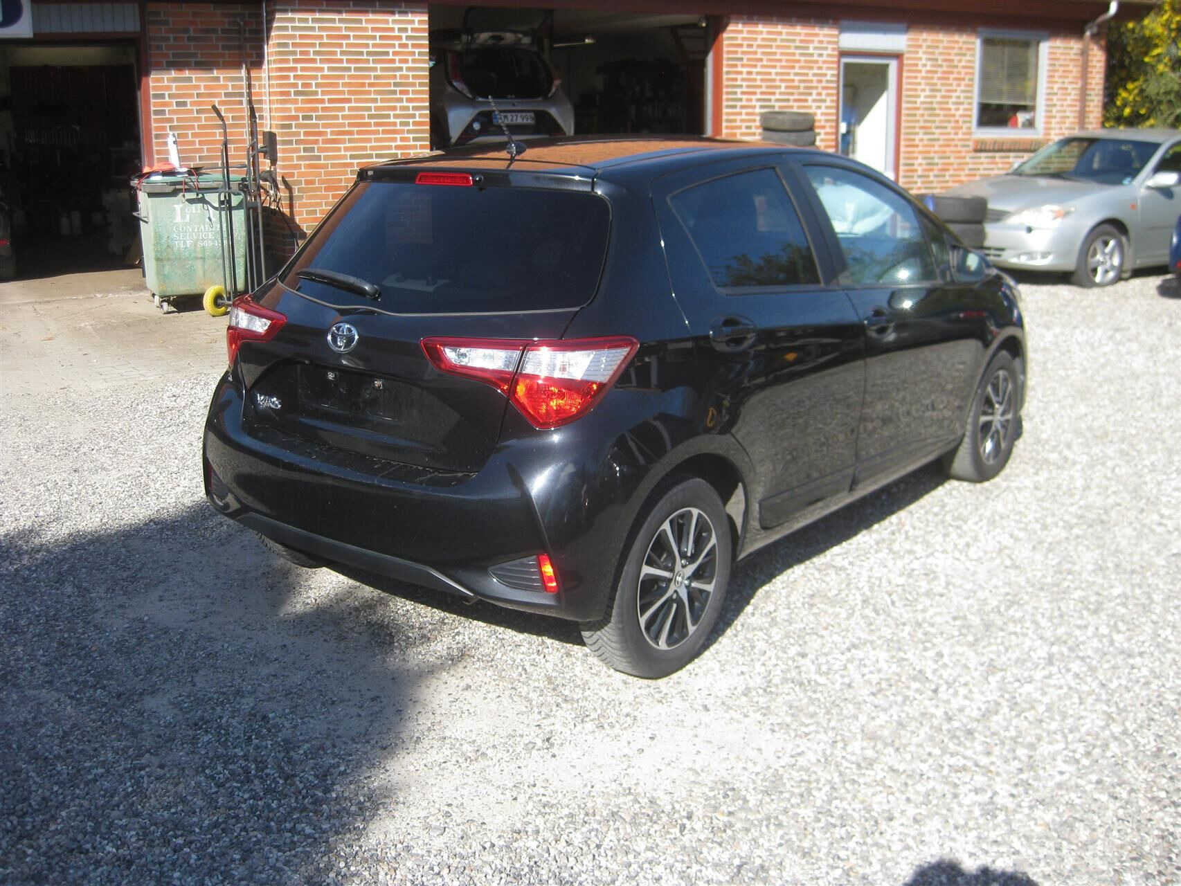 Sort Toyota Yaris fra 2018