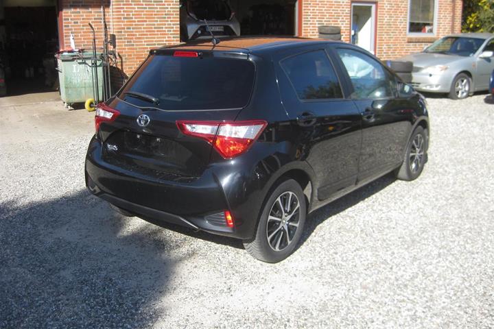 Sort Toyota Yaris fra 2018