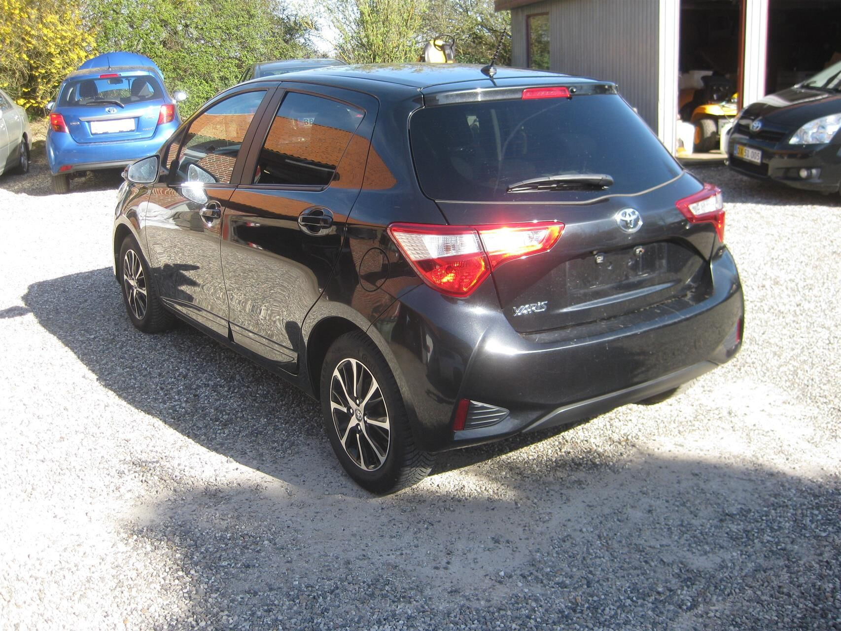 Sort Toyota Yaris fra 2018