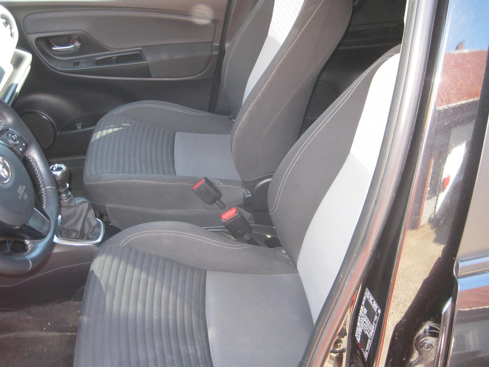 Sort Toyota Yaris fra 2018