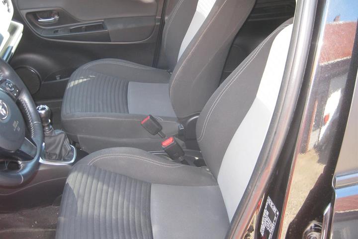 Sort Toyota Yaris fra 2018