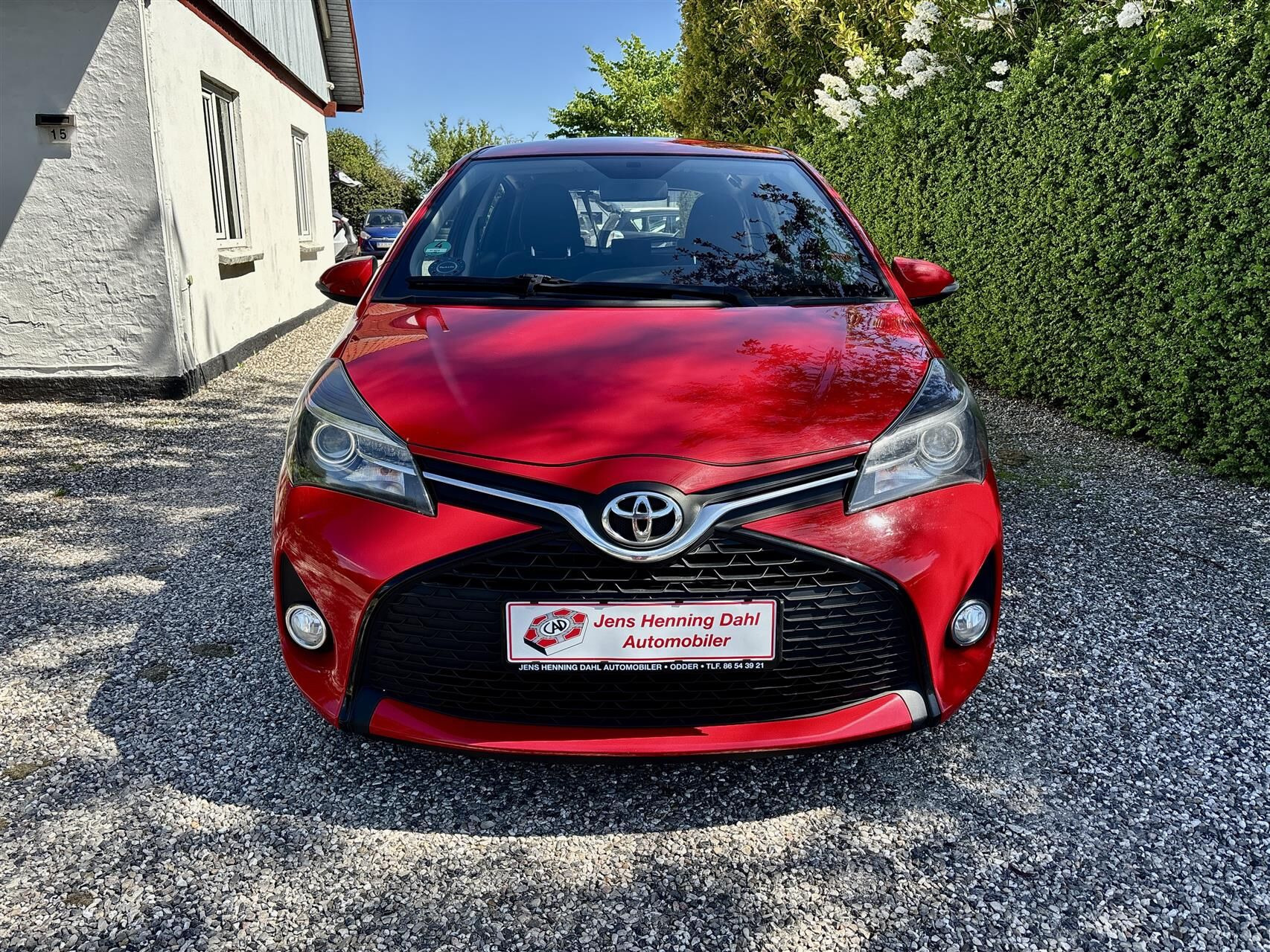 Rød Toyota Yaris fra 2015