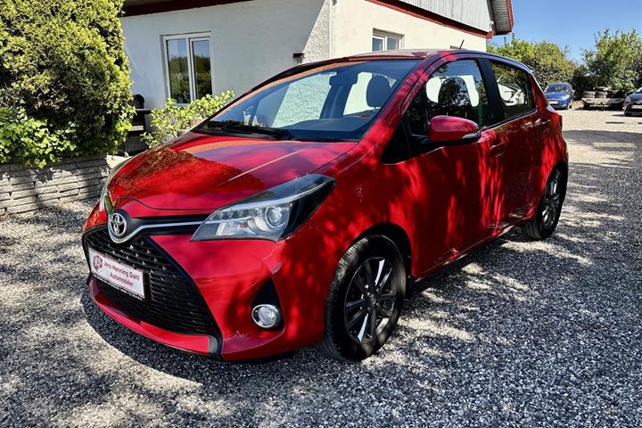 Rød Toyota Yaris fra 2015