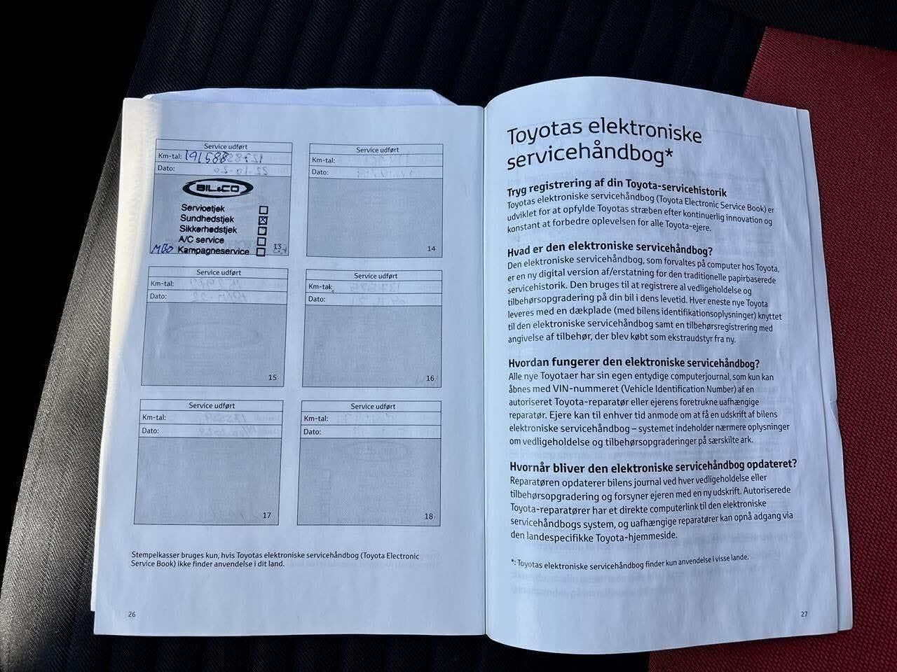 Rød Toyota Yaris fra 2015