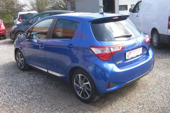 Blå Toyota Yaris fra 2018