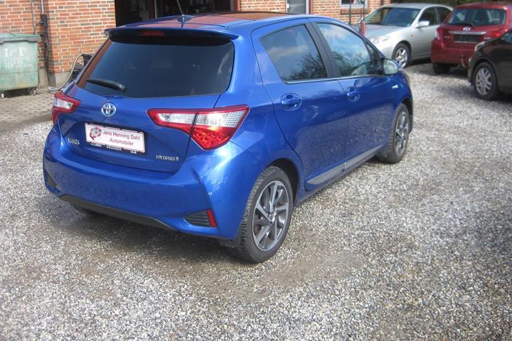 Blå Toyota Yaris fra 2018