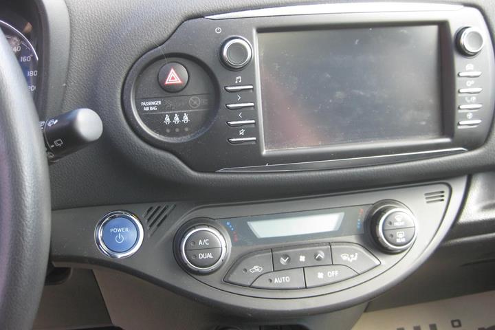 Blå Toyota Yaris fra 2018