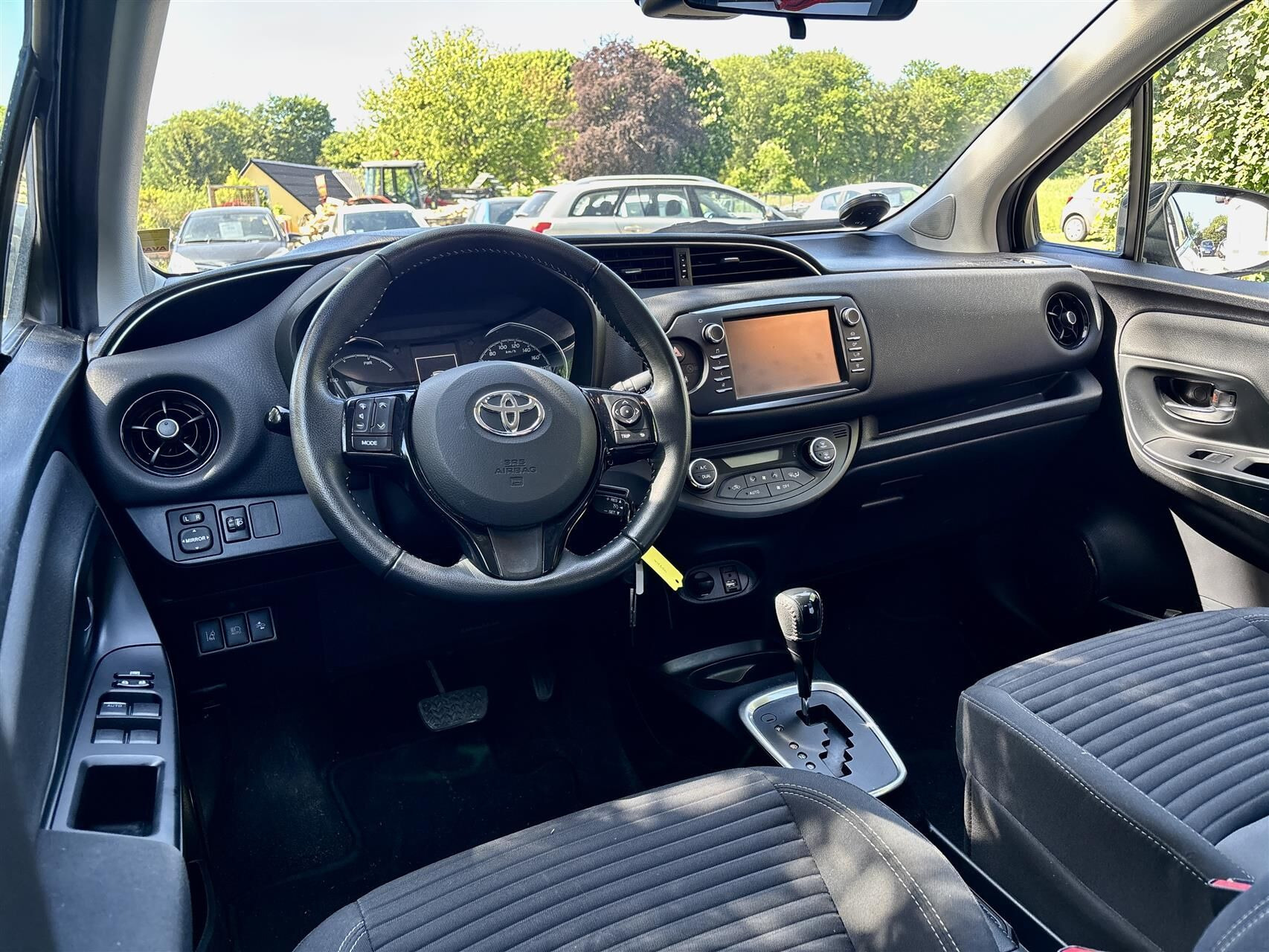 Sort Toyota Yaris fra 2018