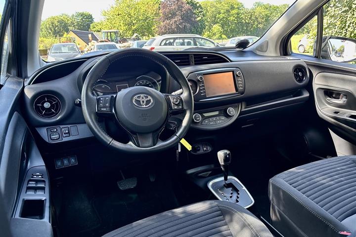 Sort Toyota Yaris fra 2018