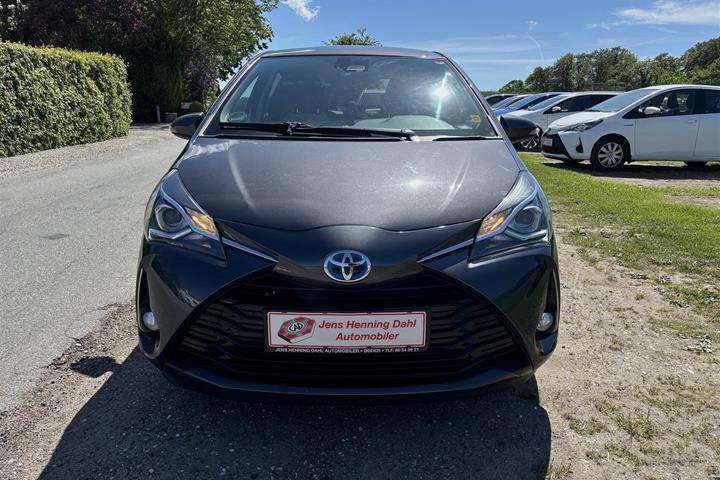 Sort Toyota Yaris fra 2018