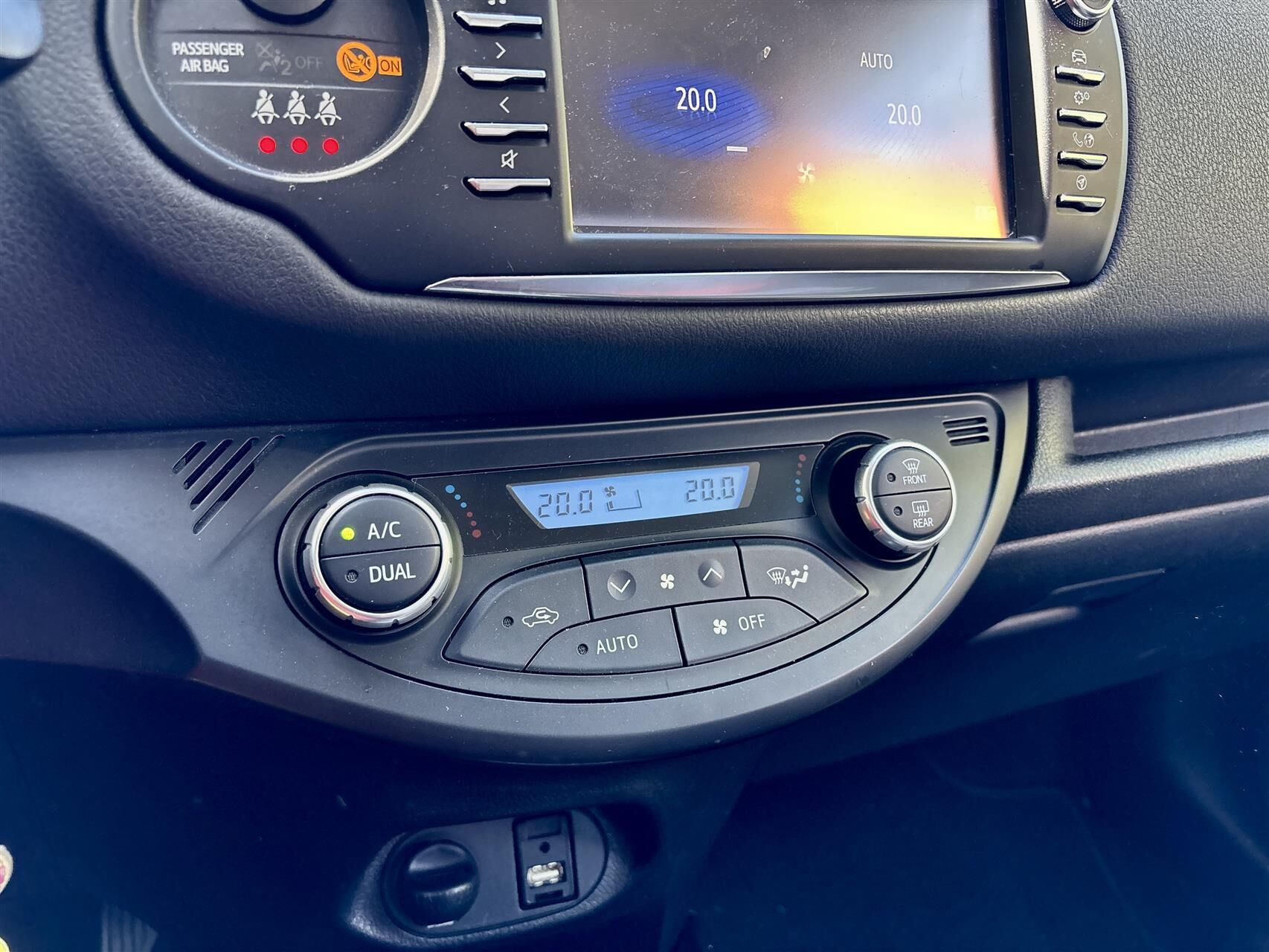 Sort Toyota Yaris fra 2018