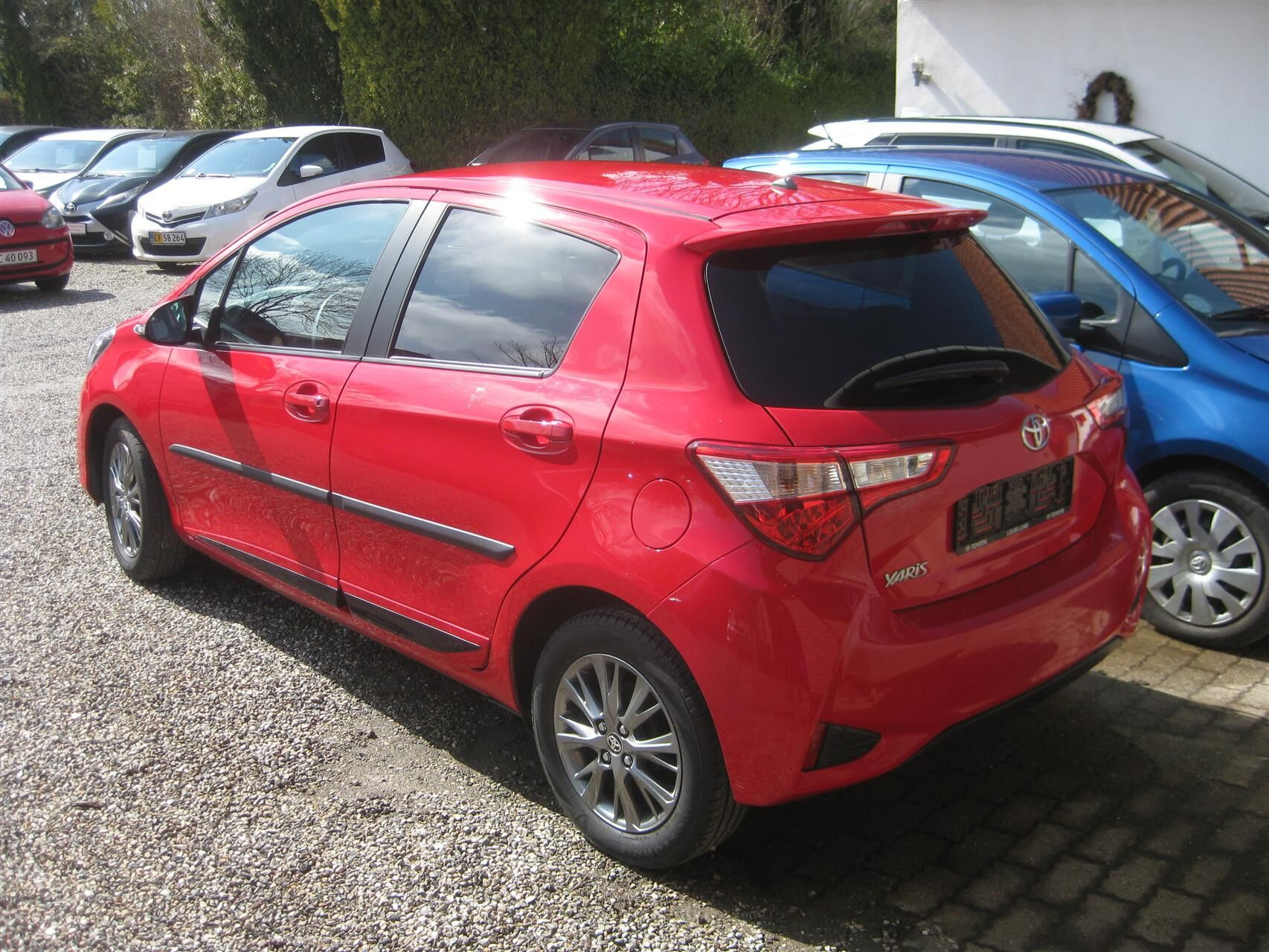 Rød Toyota Yaris fra 2017