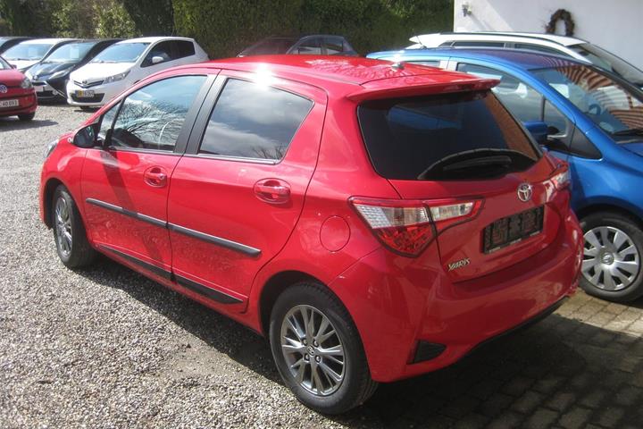 Rød Toyota Yaris fra 2017