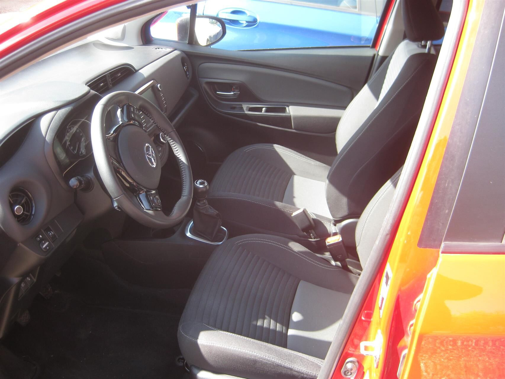 Rød Toyota Yaris fra 2017