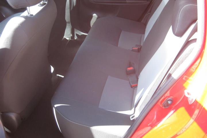 Rød Toyota Yaris fra 2017