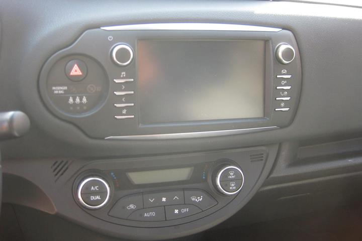 Rød Toyota Yaris fra 2017