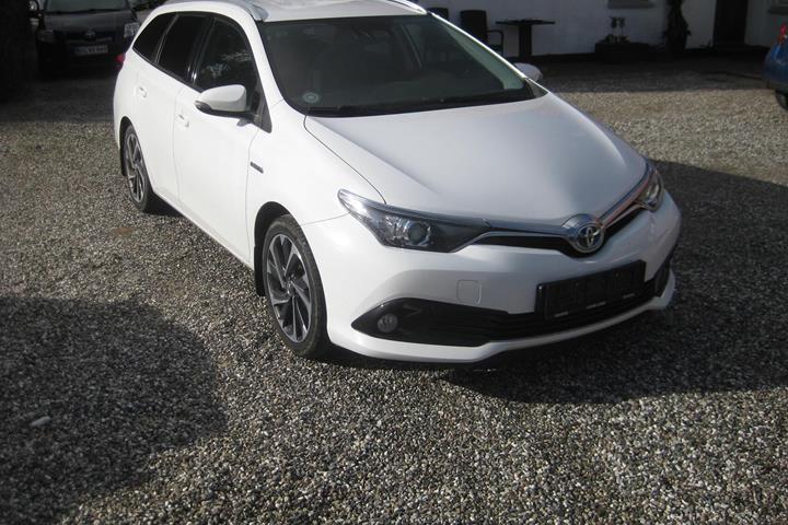 Hvid Toyota Auris fra 2016