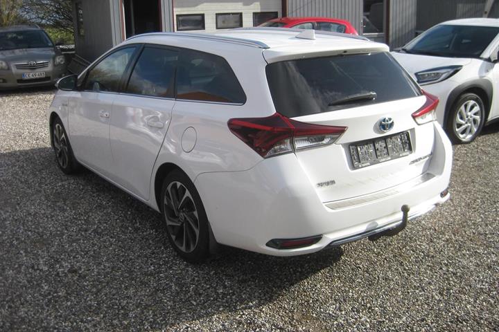 Hvid Toyota Auris fra 2016
