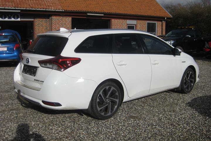 Hvid Toyota Auris fra 2016