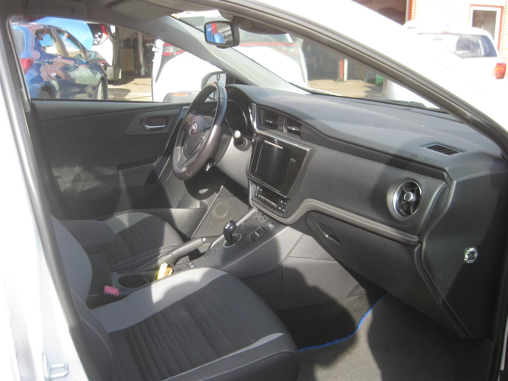 Hvid Toyota Auris fra 2016