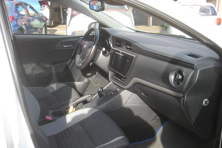 Hvid Toyota Auris fra 2016