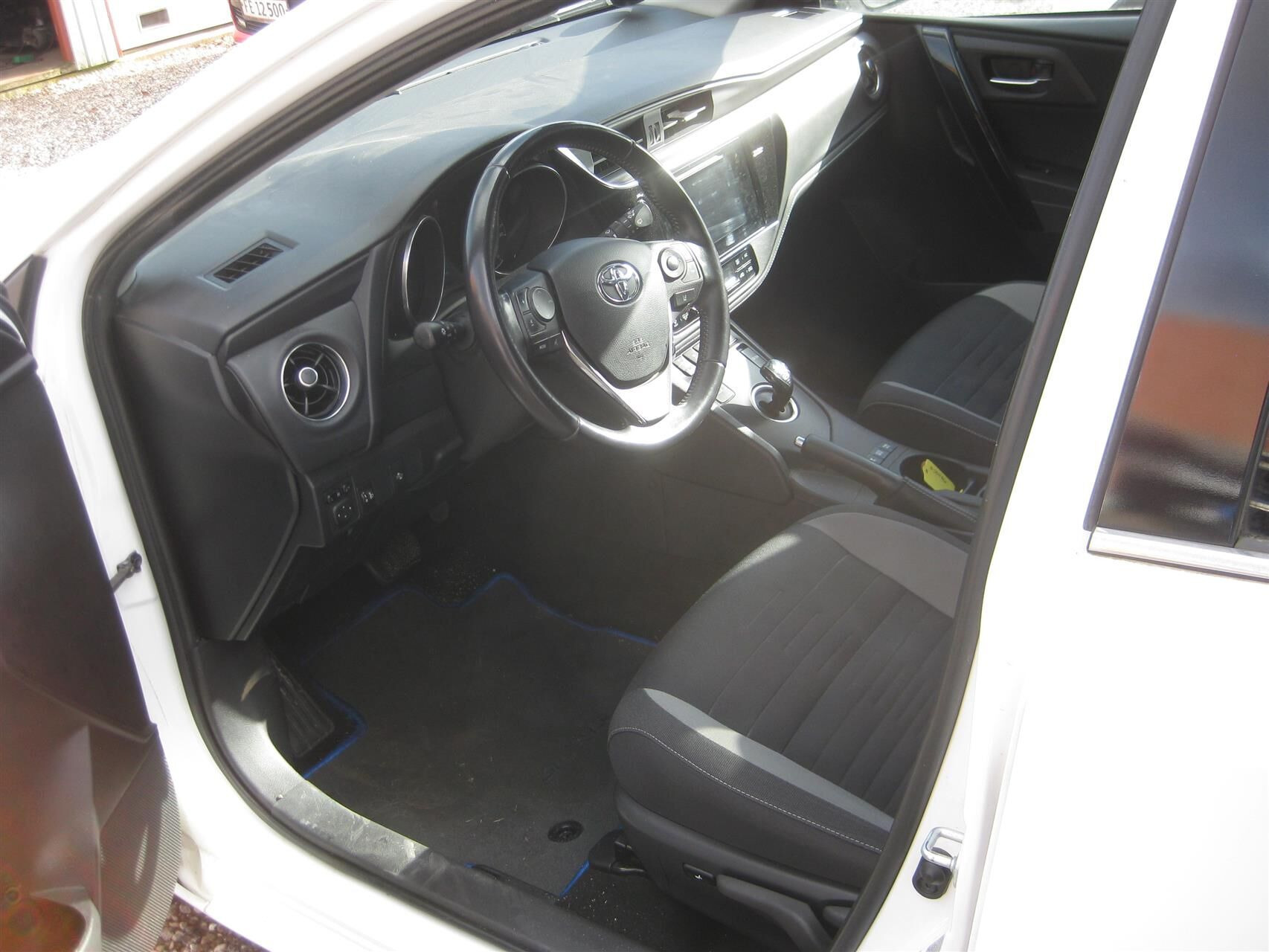Hvid Toyota Auris fra 2016