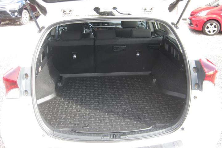 Hvid Toyota Auris fra 2016