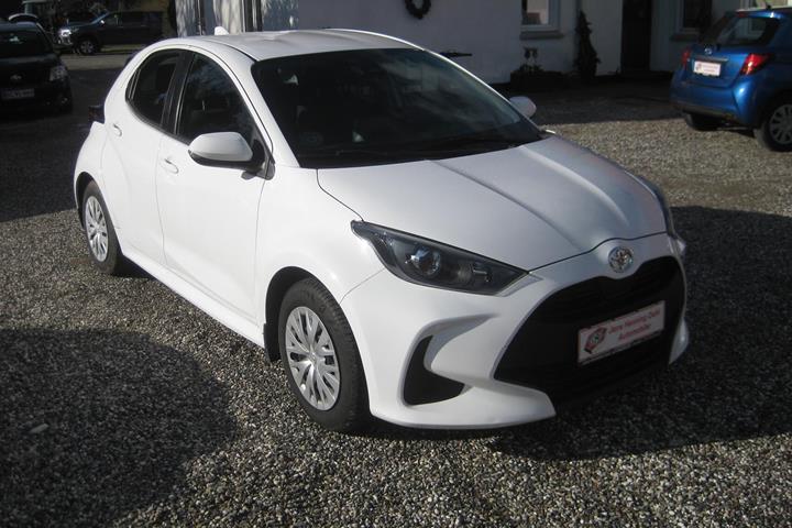 Hvid Toyota Yaris fra 2021