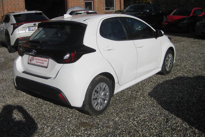 Hvid Toyota Yaris fra 2021