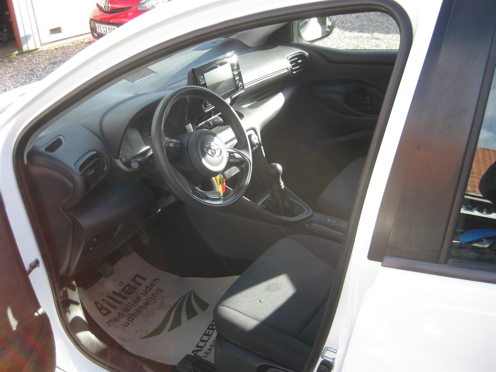 Hvid Toyota Yaris fra 2021